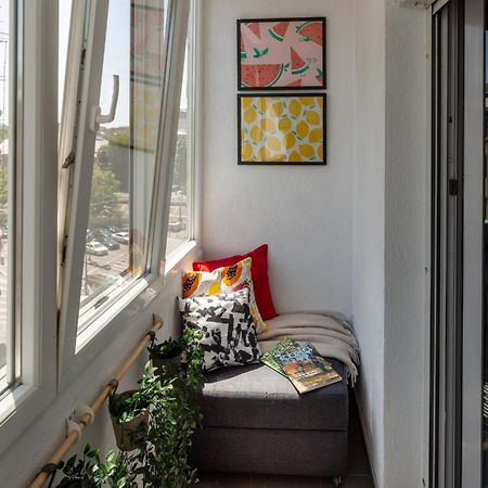 Modern 1Br Apt In The Old Town: The Perfect Choice Bukares Bagian luar foto
