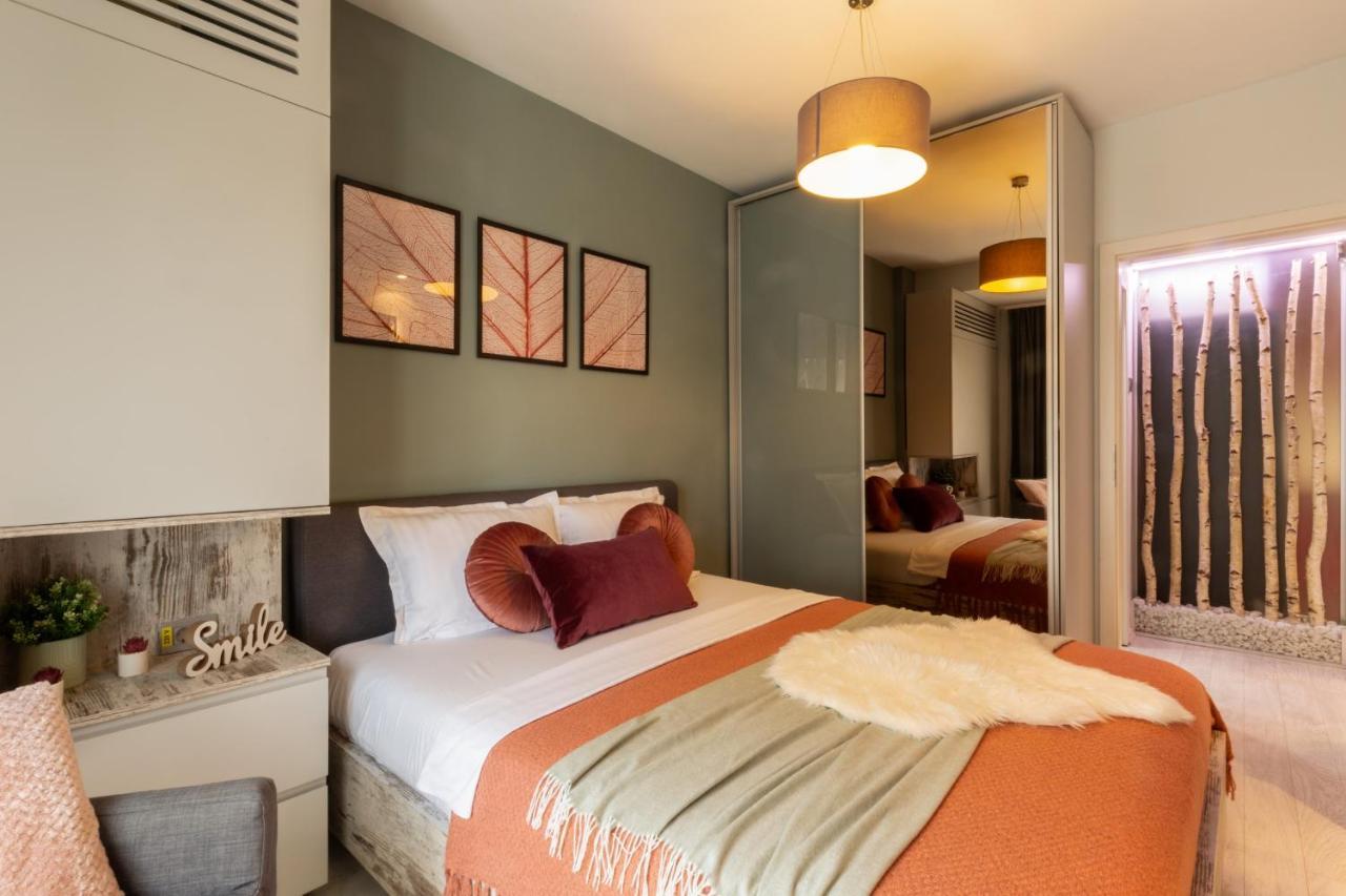Modern 1Br Apt In The Old Town: The Perfect Choice Bukares Bagian luar foto