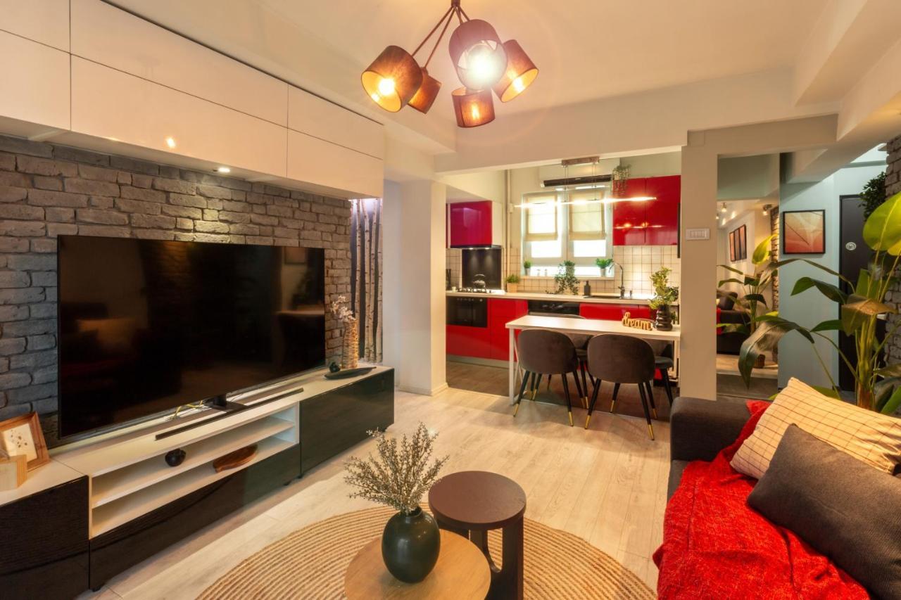 Modern 1Br Apt In The Old Town: The Perfect Choice Bukares Bagian luar foto