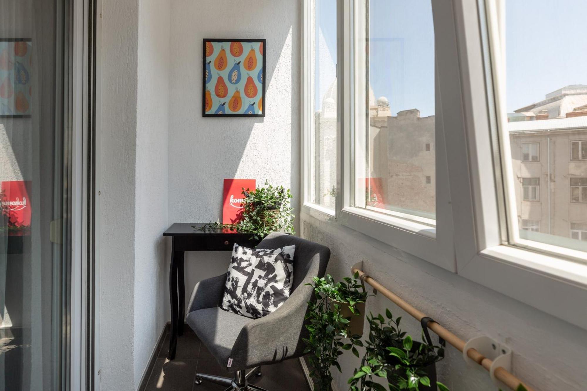 Modern 1Br Apt In The Old Town: The Perfect Choice Bukares Bagian luar foto