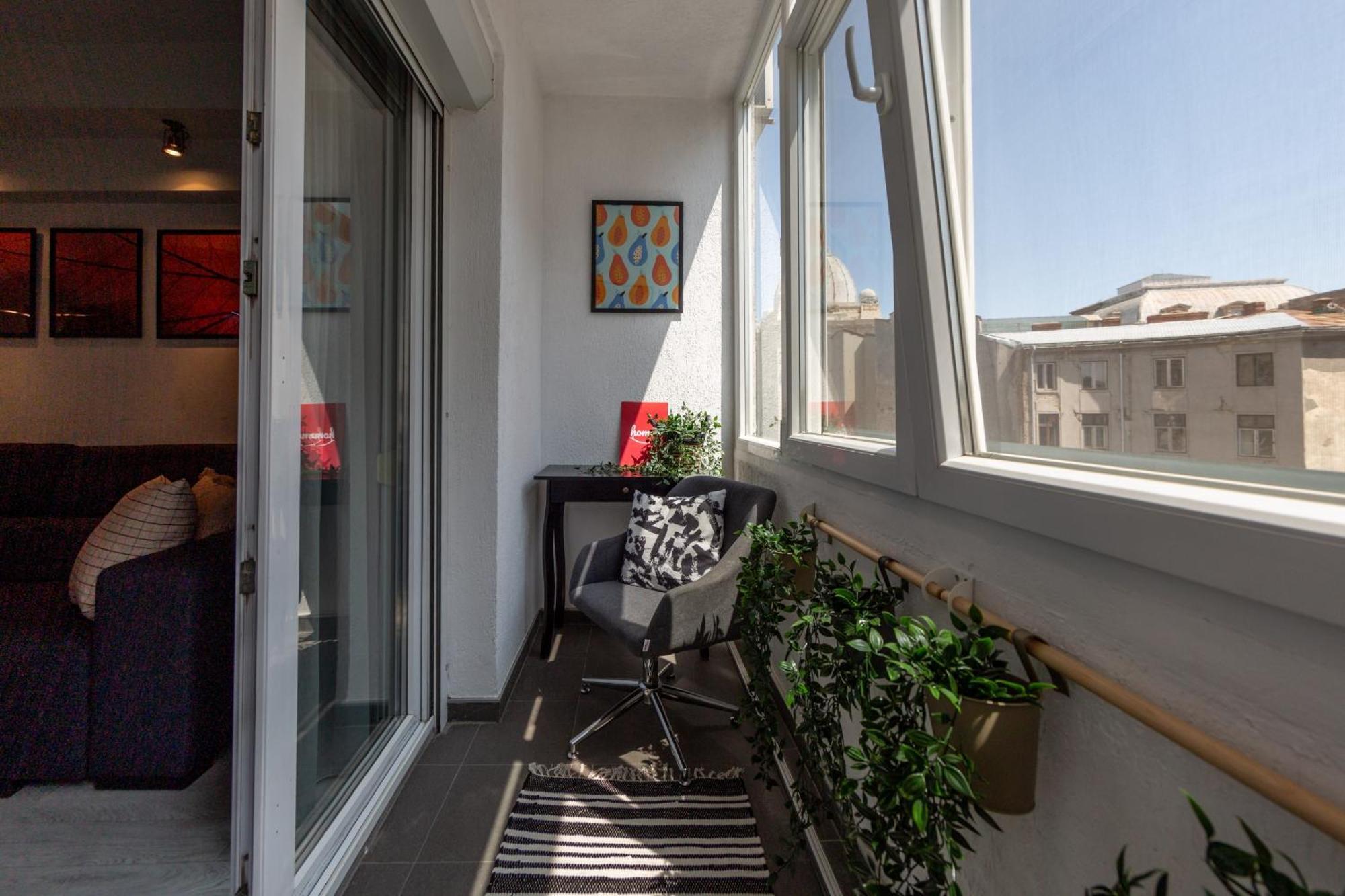 Modern 1Br Apt In The Old Town: The Perfect Choice Bukares Bagian luar foto