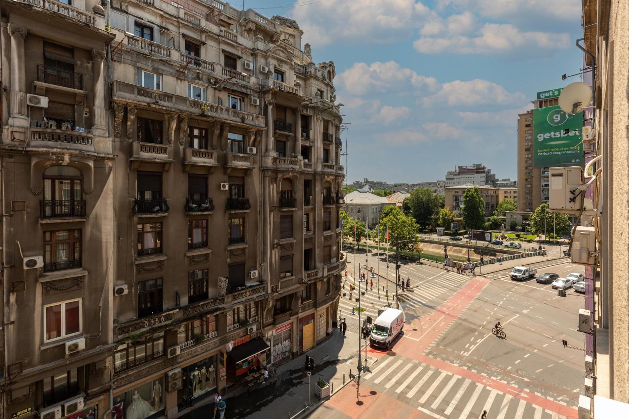 Modern 1Br Apt In The Old Town: The Perfect Choice Bukares Bagian luar foto