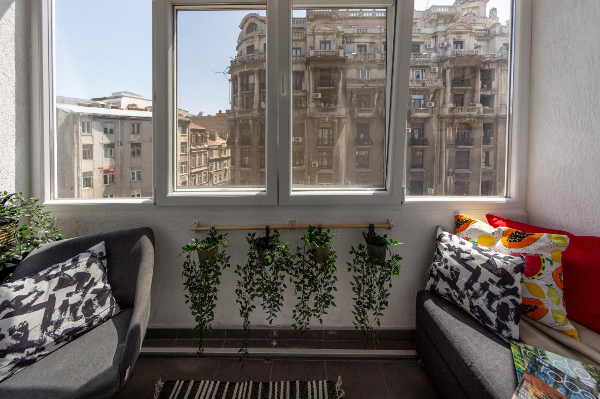 Modern 1Br Apt In The Old Town: The Perfect Choice Bukares Bagian luar foto