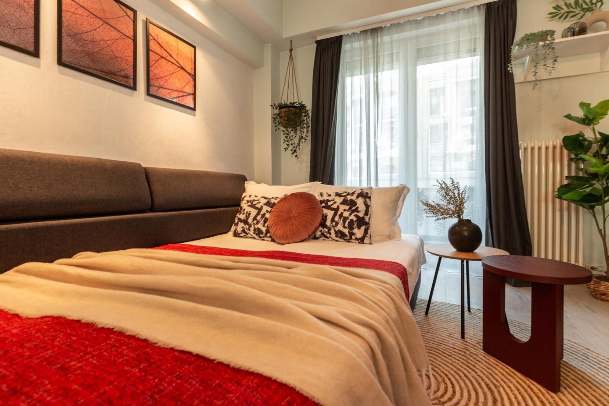 Modern 1Br Apt In The Old Town: The Perfect Choice Bukares Bagian luar foto