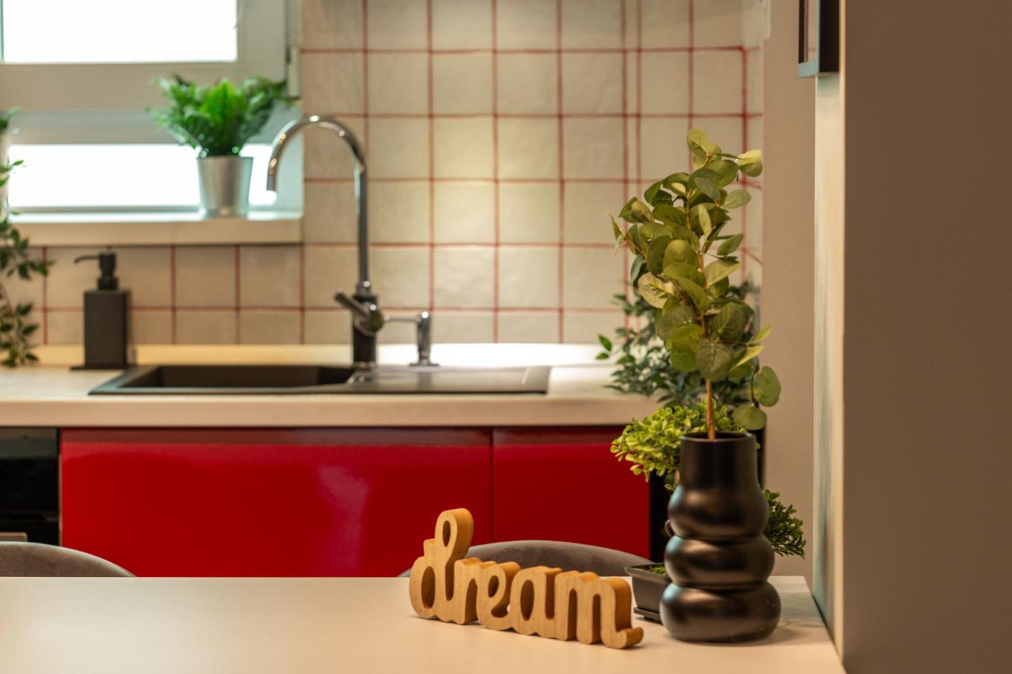 Modern 1Br Apt In The Old Town: The Perfect Choice Bukares Bagian luar foto