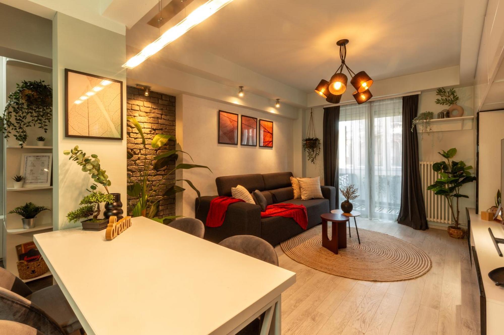 Modern 1Br Apt In The Old Town: The Perfect Choice Bukares Bagian luar foto